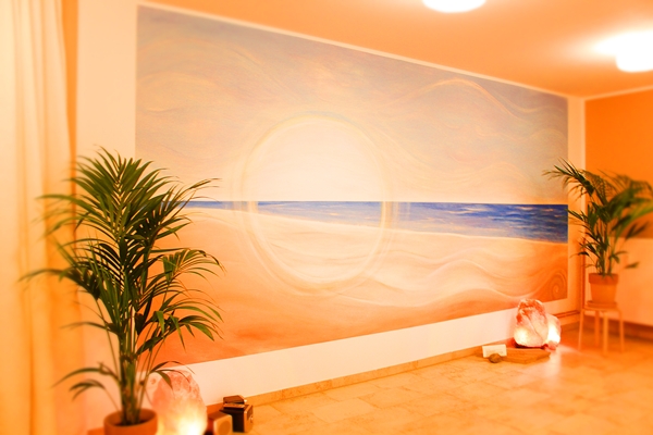 Dieses ganz besondere Wandbild schmückt den großen Raum des Saerbecker Entspannungs- und Wellnesszentrum Pausengong und stammt von Simone Lamski, Telefon: 0170-41 335 43 Sollten Sie Interesse an Bildern und Wandmalereien dieser Künstlerin haben, nehmen Sie gerne Kontakt zu ihr auf! Dieses ganz besondere Wandbild schmückt den großen Raum des Saerbecker Entspannungs- und Wellnesszentrum Pausengong und stammt von Simone Lamski, Telefon: 0170-41 335 43 Sollten Sie Interesse an Bildern und Wandmalereien dieser Künstlerin haben, nehmen Sie gerne Kontakt zu ihr auf!