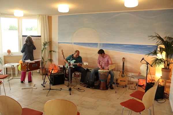 Die Chantidance-Band Thalmara bereitet sich vor... Die Chantidance-Band Thalmara bereitet sich vor...
